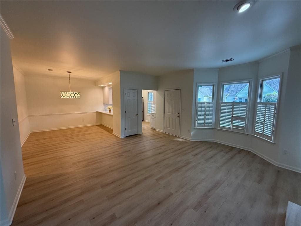2 bedroom, 2 bathroom, 1,250 sq ft condominium for sale at 183 Victoria Way, Roswell, GA 30075 — photo 5