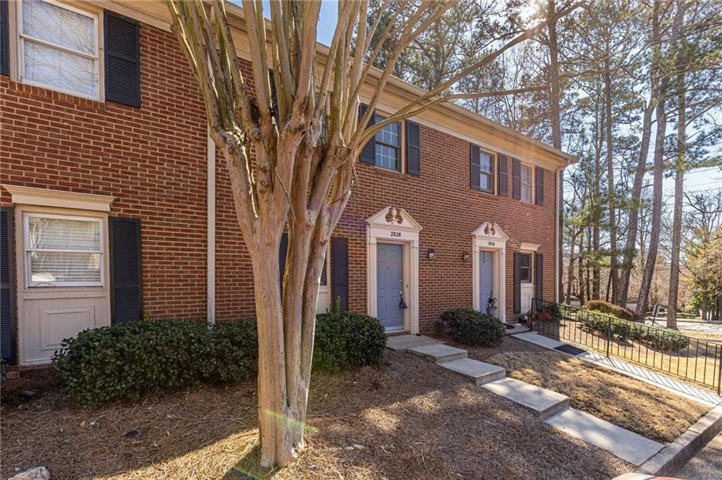 2 bedroom, 3 bathroom, 1,260 sq ft townhouse for sale at 2828 Webb Bridge Road, Alpharetta, GA 30009 — photo 2