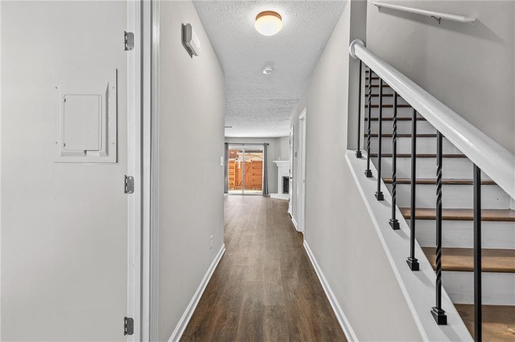 2 bedroom, 3 bathroom, 1,260 sq ft townhouse for sale at 2828 Webb Bridge Road, Alpharetta, GA 30009 — photo 5