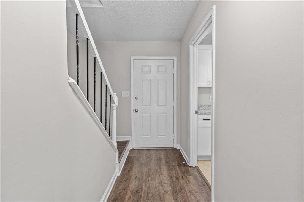 2 bedroom, 3 bathroom, 1,260 sq ft townhouse for sale at 2828 Webb Bridge Road, Alpharetta, GA 30009 — photo 6