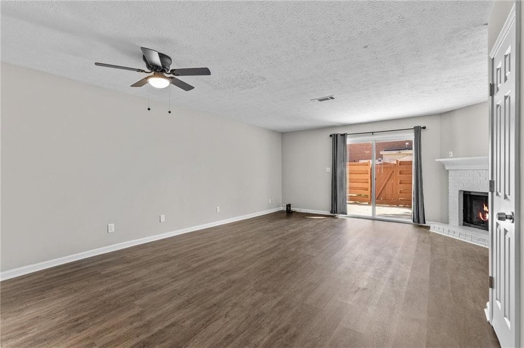 2 bedroom, 3 bathroom, 1,260 sq ft townhouse for sale at 2828 Webb Bridge Road, Alpharetta, GA 30009 — photo 7