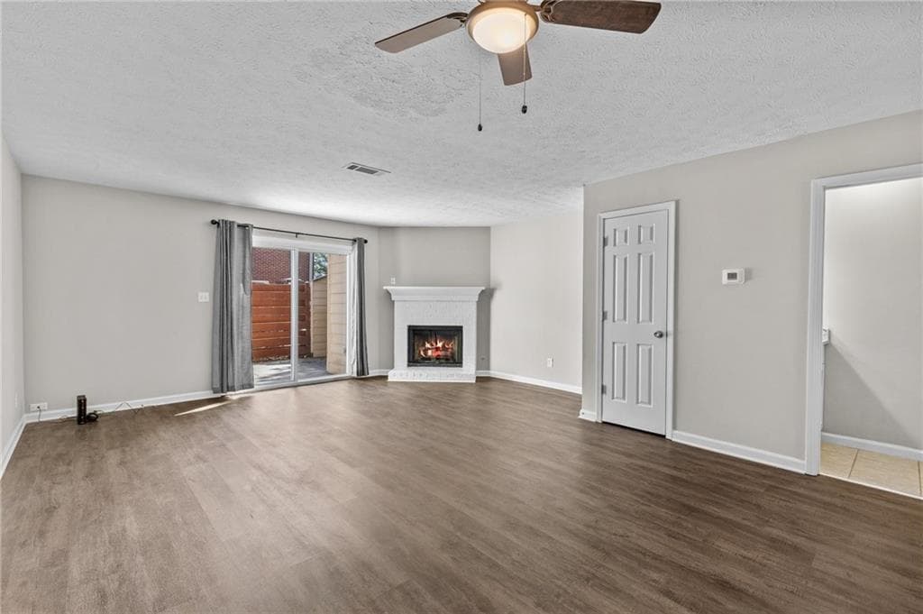 2 bedroom, 3 bathroom, 1,260 sq ft townhouse for sale at 2828 Webb Bridge Road, Alpharetta, GA 30009 — photo 8