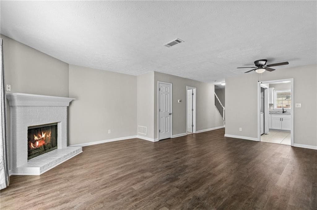 2 bedroom, 3 bathroom, 1,260 sq ft townhouse for sale at 2828 Webb Bridge Road, Alpharetta, GA 30009 — photo 9