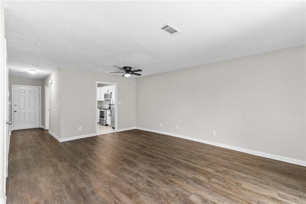 2 bedroom, 3 bathroom, 1,260 sq ft townhouse for sale at 2828 Webb Bridge Road, Alpharetta, GA 30009 — photo 10