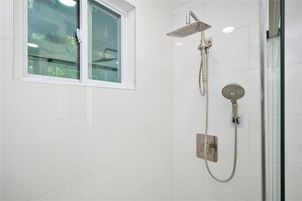 2 bedroom, 1 bathroom, 1,020 sq ft condominium for rent at 120 NW Alden Avenue A 2, Atlanta, GA 30309 for $2,000 a month — photo 9