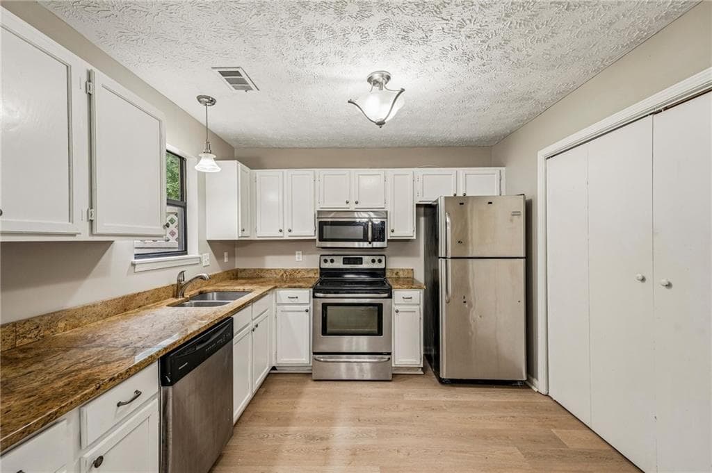 2 bedroom, 3 bathroom, 1,242 sq ft townhouse for sale at 3190 Cape Circle, Alpharetta, GA 30009 — photo 8