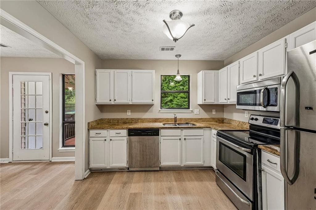 2 bedroom, 3 bathroom, 1,242 sq ft townhouse for sale at 3190 Cape Circle, Alpharetta, GA 30009 — photo 10