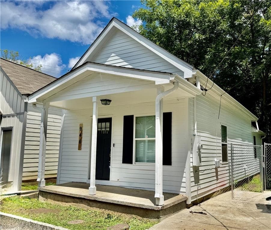 1 bedroom, 1 bathroom, 698 sq ft single family residence for sale at 946 Hubbard Street, Atlanta, GA 30310 — photo 1 of 11