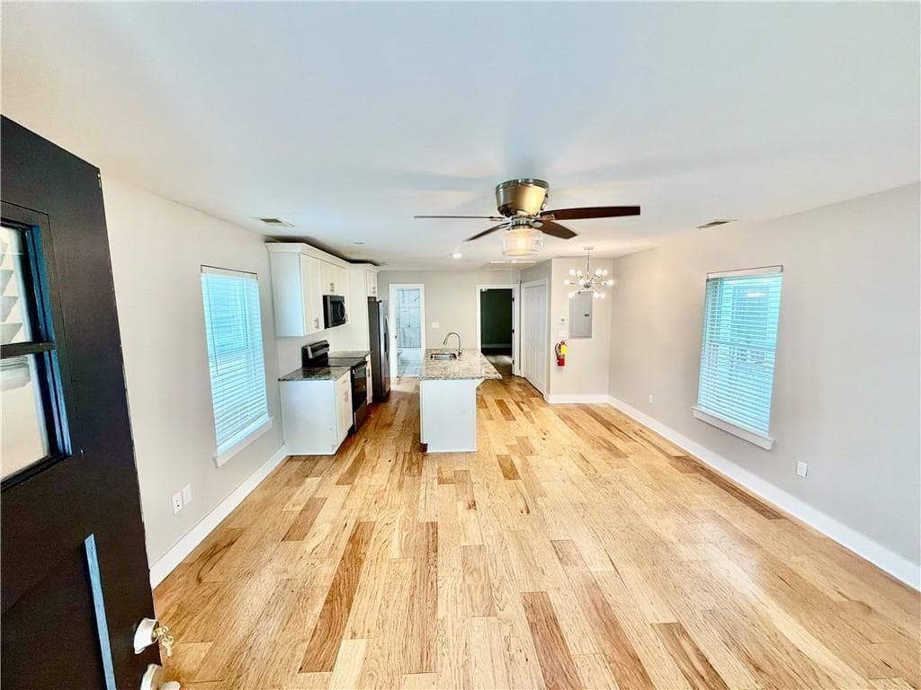 1 bedroom, 1 bathroom, 698 sq ft single family residence for sale at 946 Hubbard Street, Atlanta, GA 30310 — photo 2