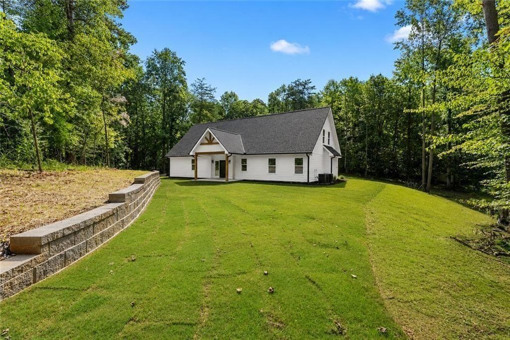 3 bedroom, 3 bathroom, 2,196 sq ft single family residence for sale at 6711 Wildwood Trail, Gainesville, GA 30506 — photo 5
