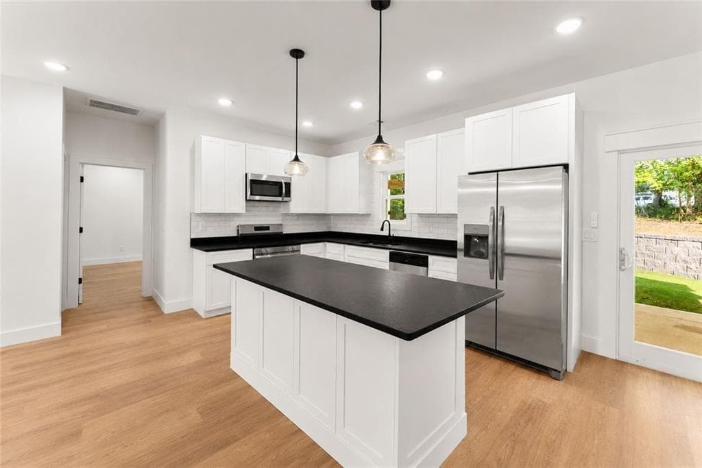 3 bedroom, 3 bathroom, 2,196 sq ft single family residence for sale at 6711 Wildwood Trail, Gainesville, GA 30506 — photo 9