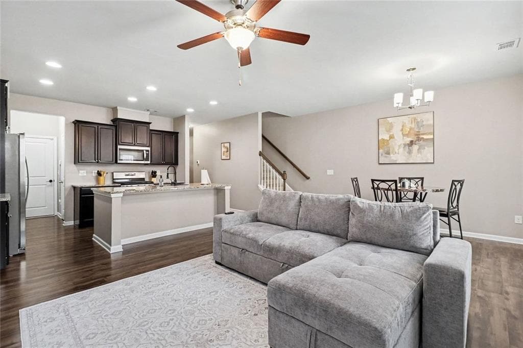 3 bedroom, 3 bathroom, 1,784 sq ft townhouse for sale at 6131 Centennial Run, Atlanta, GA 30349 — photo 2