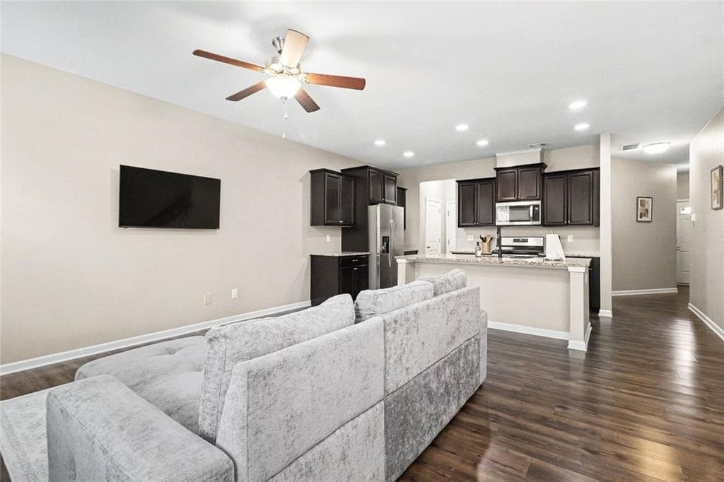 3 bedroom, 3 bathroom, 1,784 sq ft townhouse for sale at 6131 Centennial Run, Atlanta, GA 30349 — photo 4
