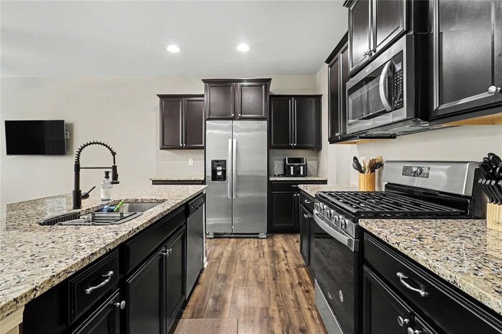 3 bedroom, 3 bathroom, 1,784 sq ft townhouse for sale at 6131 Centennial Run, Atlanta, GA 30349 — photo 6