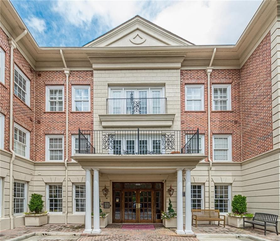 1 bedroom, 2 bathroom, 1,025 sq ft condominium for sale at 5415 Northland Drive 307, Atlanta, GA 30342 — photo 2
