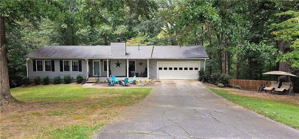 3 bedroom, 2 bathroom, 1,671 sq ft single family residence for sale at 1395 Allatoona Court, Kennesaw, GA 30152 — photo 1 of 30
