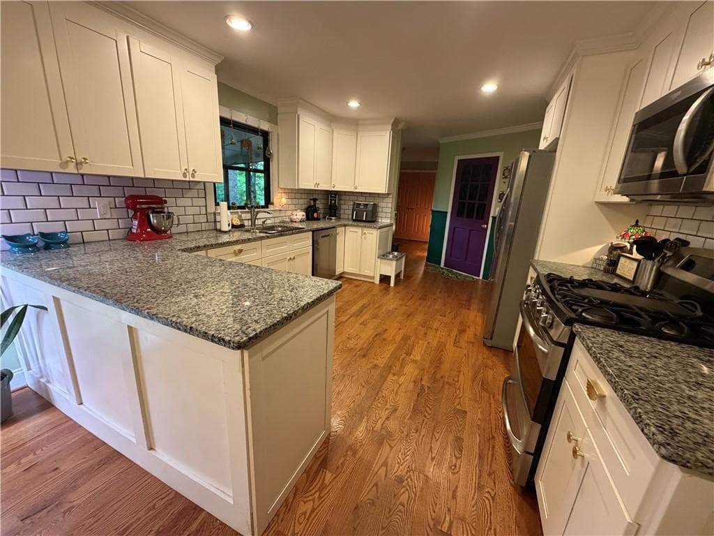 3 bedroom, 2 bathroom, 1,671 sq ft single family residence for sale at 1395 Allatoona Court, Kennesaw, GA 30152 — photo 5