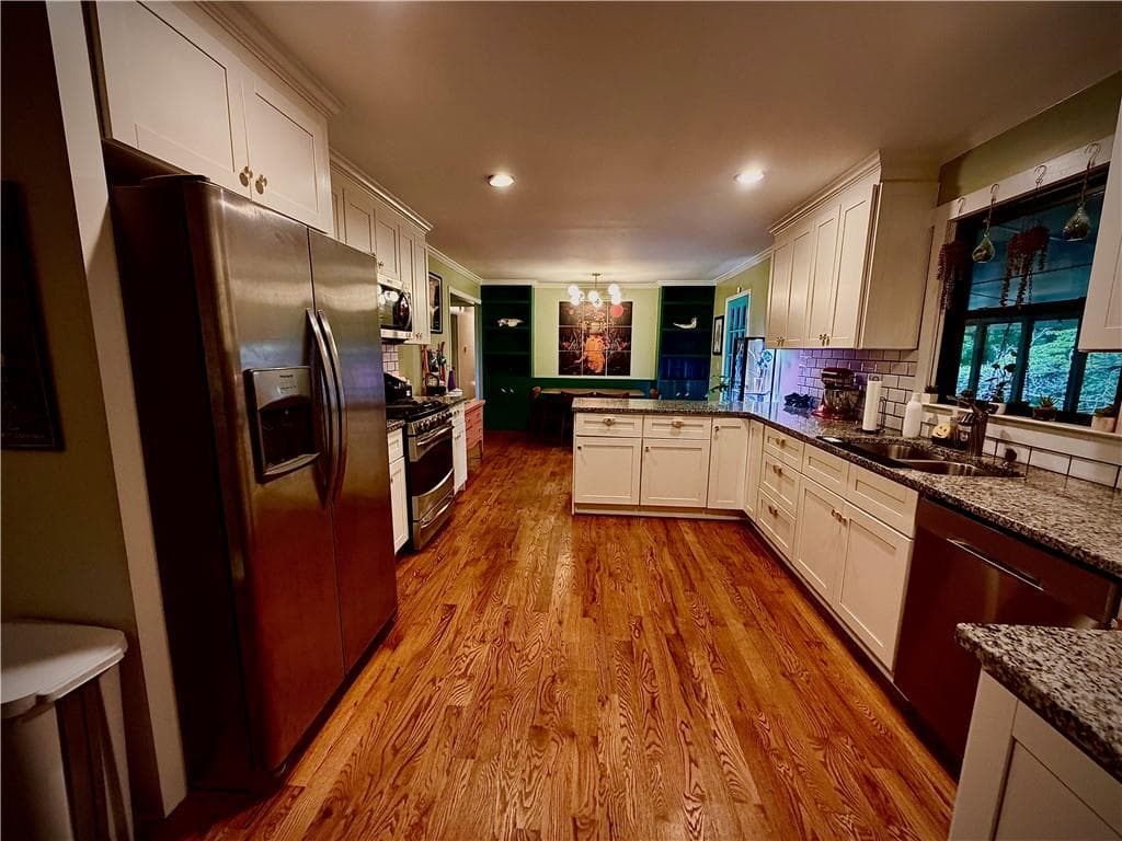 3 bedroom, 2 bathroom, 1,671 sq ft single family residence for sale at 1395 Allatoona Court, Kennesaw, GA 30152 — photo 6