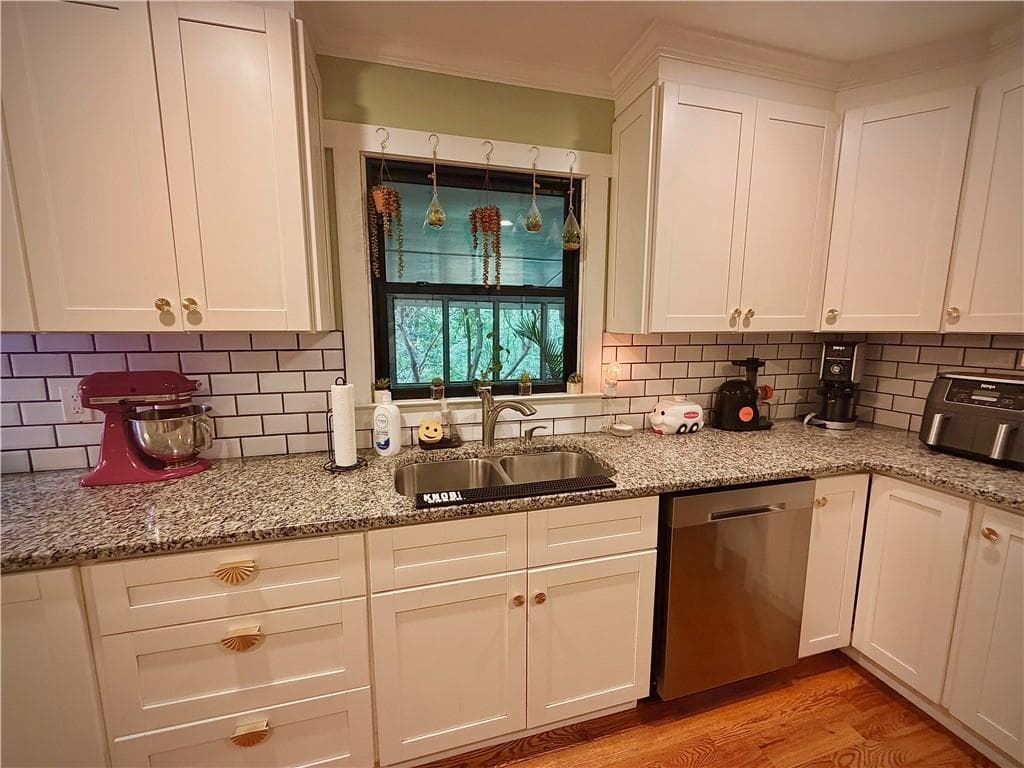 3 bedroom, 2 bathroom, 1,671 sq ft single family residence for sale at 1395 Allatoona Court, Kennesaw, GA 30152 — photo 8