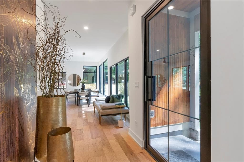 5 bedroom, 4 bathroom, 3,650 sq ft single family residence for sale at 3626 N Stratford Road, Atlanta, GA 30342 — photo 4