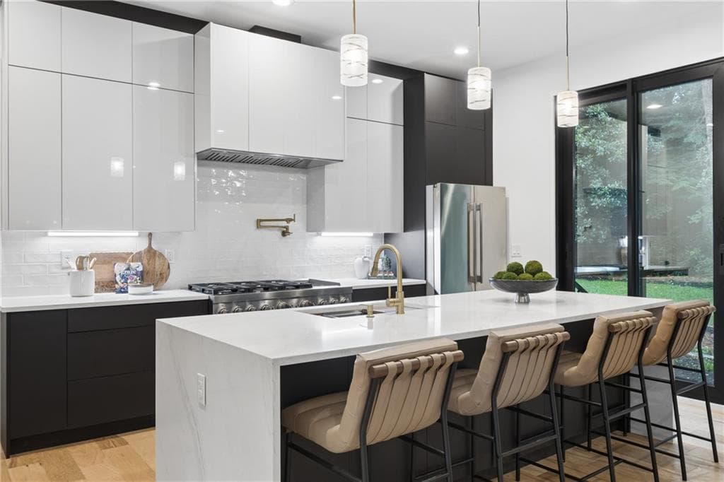 5 bedroom, 4 bathroom, 3,650 sq ft single family residence for sale at 3626 N Stratford Road, Atlanta, GA 30342 — photo 9