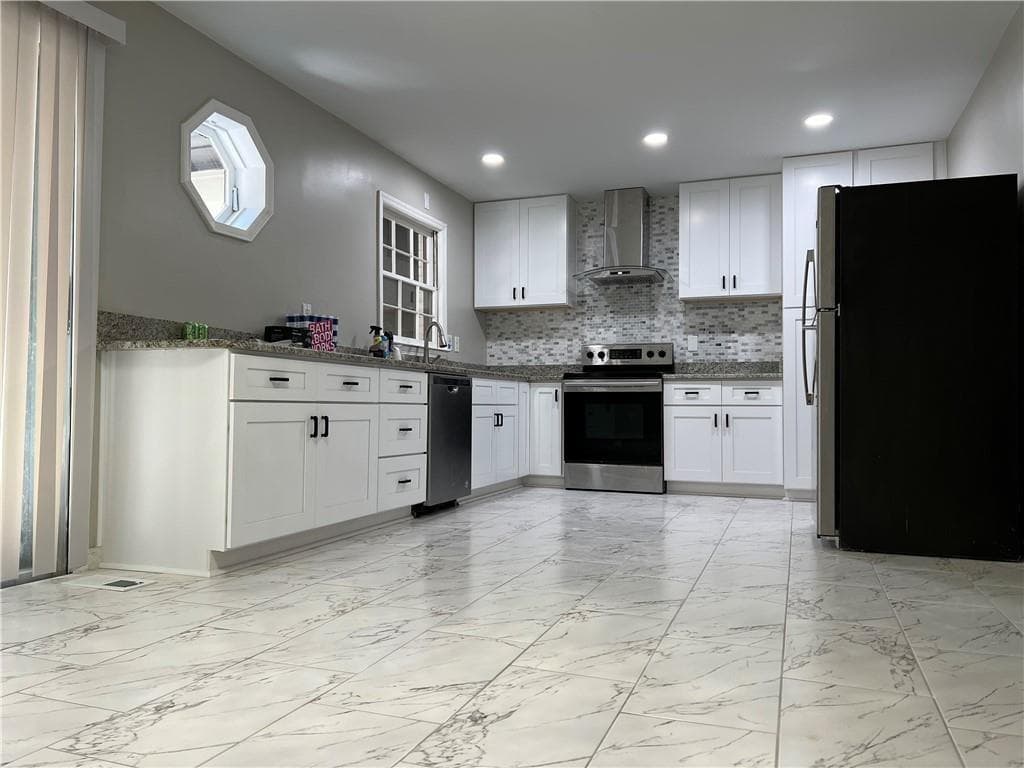 4 bedroom, 3 bathroom, 2,950 sq ft single family residence for rent at 2221 Pinecliff Drive, Atlanta, GA 30345 for $2,995 a month — photo 2