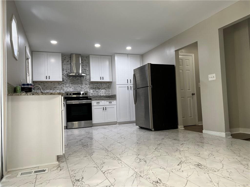 4 bedroom, 3 bathroom, 2,950 sq ft single family residence for rent at 2221 Pinecliff Drive, Atlanta, GA 30345 for $2,995 a month — photo 4