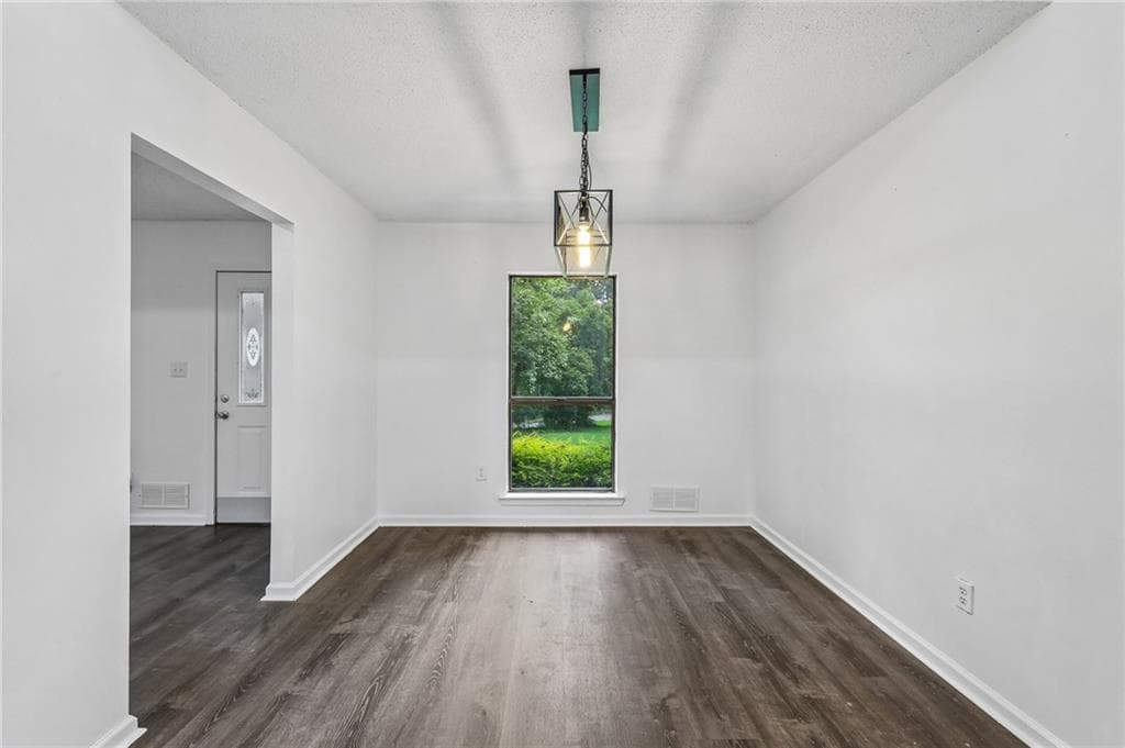 3 bedroom, 2 bathroom, 1,372 sq ft single family residence for sale at 106 Hilltop Circle, Stockbridge, GA 30281 — photo 8