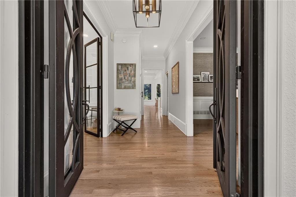5 bedroom, 5 bathroom, 4,661 sq ft single family residence under contract at 670 Mount Paran Road, Sandy Springs, GA 30327 — photo 4