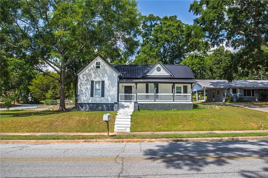 3 bedroom, 2 bathroom, 1,289 sq ft single family residence under contract at 234 S Thomas Street, Elberton, GA 30635