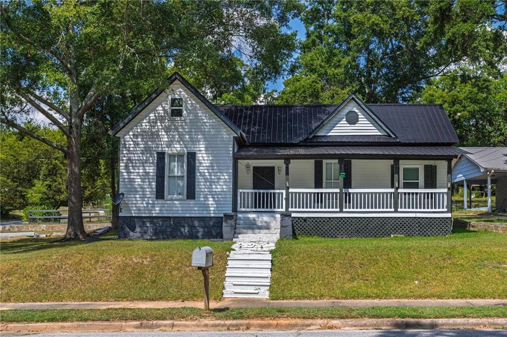 3 bedroom, 2 bathroom, 1,289 sq ft single family residence under contract at 234 S Thomas Street, Elberton, GA 30635 — photo 2