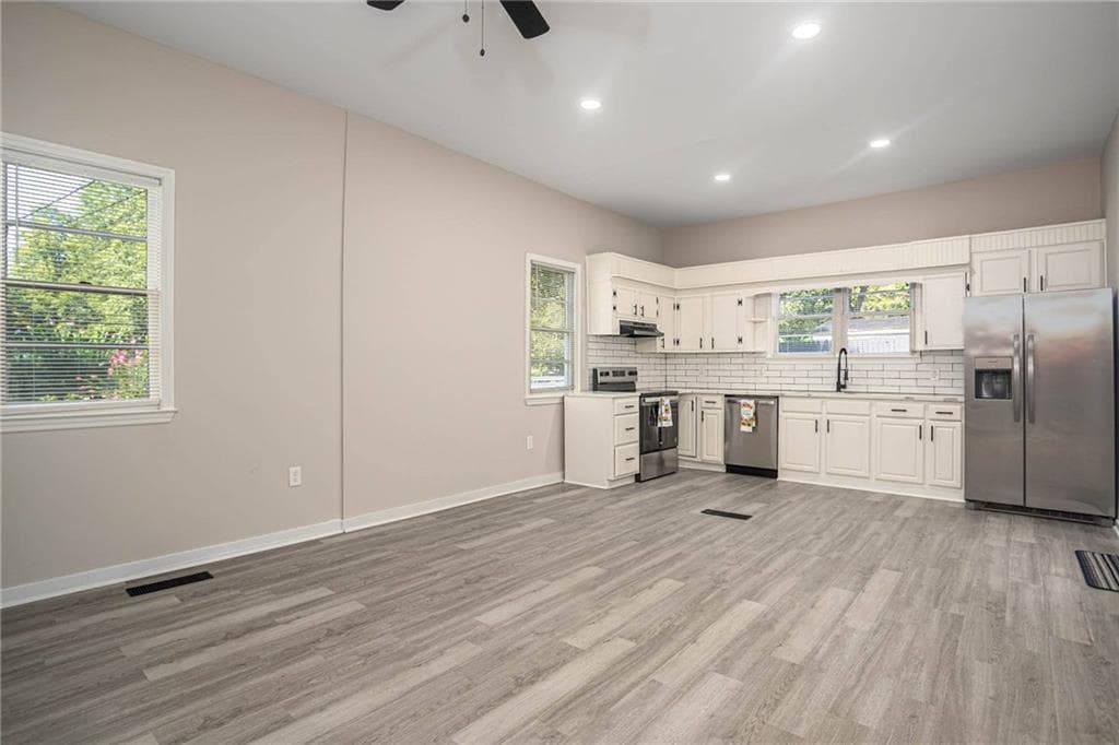 3 bedroom, 2 bathroom, 1,289 sq ft single family residence under contract at 234 S Thomas Street, Elberton, GA 30635 — photo 7