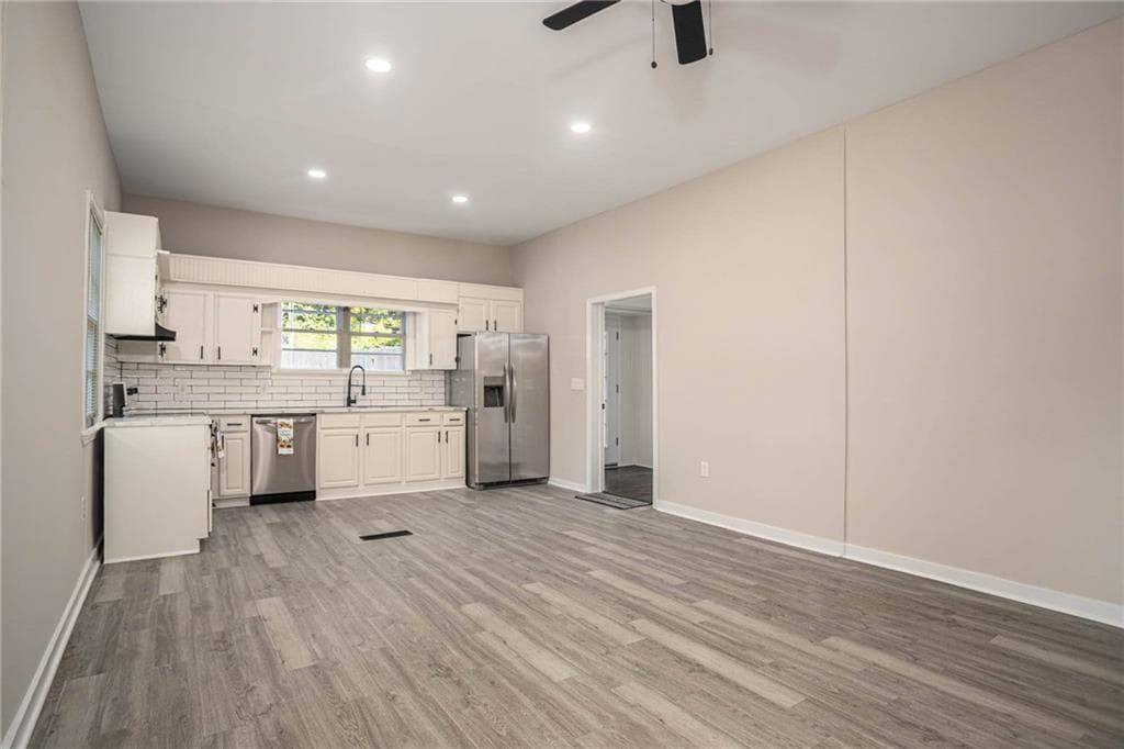 3 bedroom, 2 bathroom, 1,289 sq ft single family residence under contract at 234 S Thomas Street, Elberton, GA 30635 — photo 8
