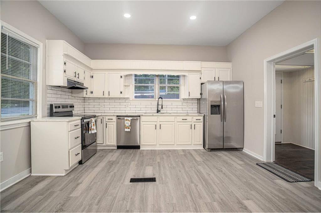 3 bedroom, 2 bathroom, 1,289 sq ft single family residence under contract at 234 S Thomas Street, Elberton, GA 30635 — photo 9