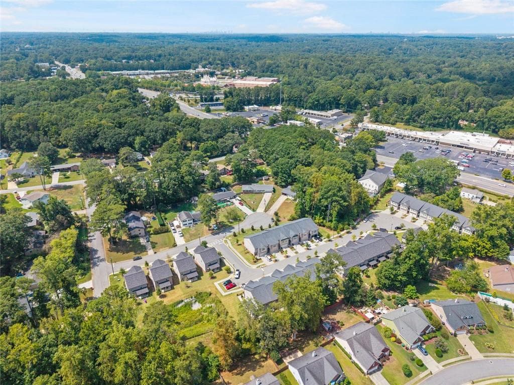3 bedroom, 2 bathroom, 1,566 sq ft single family residence for sale at 393 Greenleaf Court, Lilburn, GA 30047 — photo 4