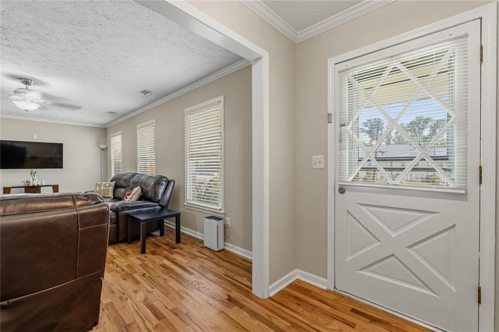 3 bedroom, 2 bathroom, 1,566 sq ft single family residence for sale at 393 Greenleaf Court, Lilburn, GA 30047 — photo 6