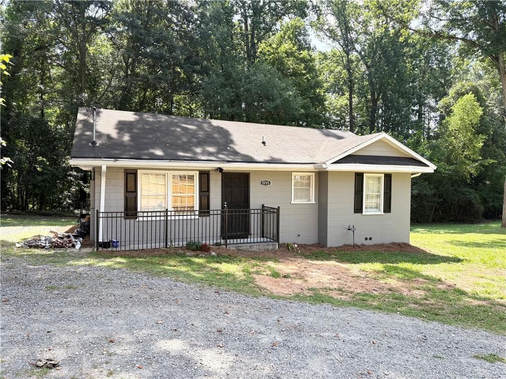 2 bedroom, 1 bathroom, 1,115 sq ft single family residence for sale at 5715 Harding Drive, Mableton, GA 30126
