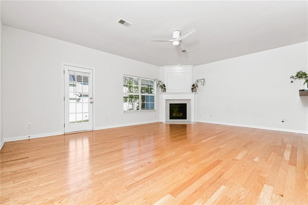 3 bedroom, 3 bathroom, 1,639 sq ft townhouse for sale at 9820 Alger Trace, Johns Creek, GA 30022 — photo 7