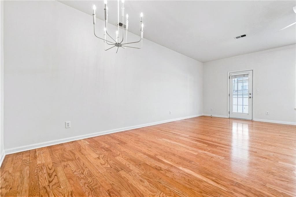 3 bedroom, 3 bathroom, 1,639 sq ft townhouse for sale at 9820 Alger Trace, Johns Creek, GA 30022 — photo 9