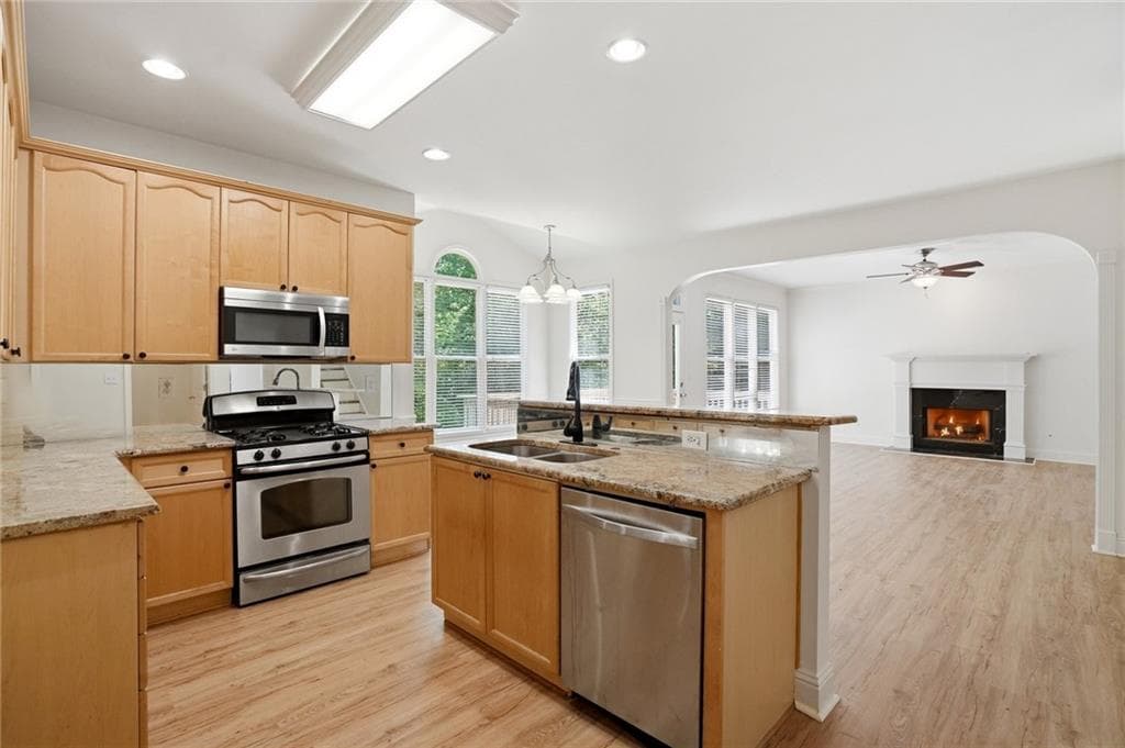 4 bedroom, 3 bathroom, 2,648 sq ft single family residence for sale at 4025 Eyrie Farms Lane, Cumming, GA 30041 — photo 7