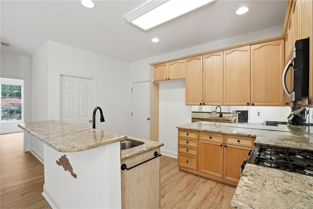 4 bedroom, 3 bathroom, 2,648 sq ft single family residence for sale at 4025 Eyrie Farms Lane, Cumming, GA 30041 — photo 8