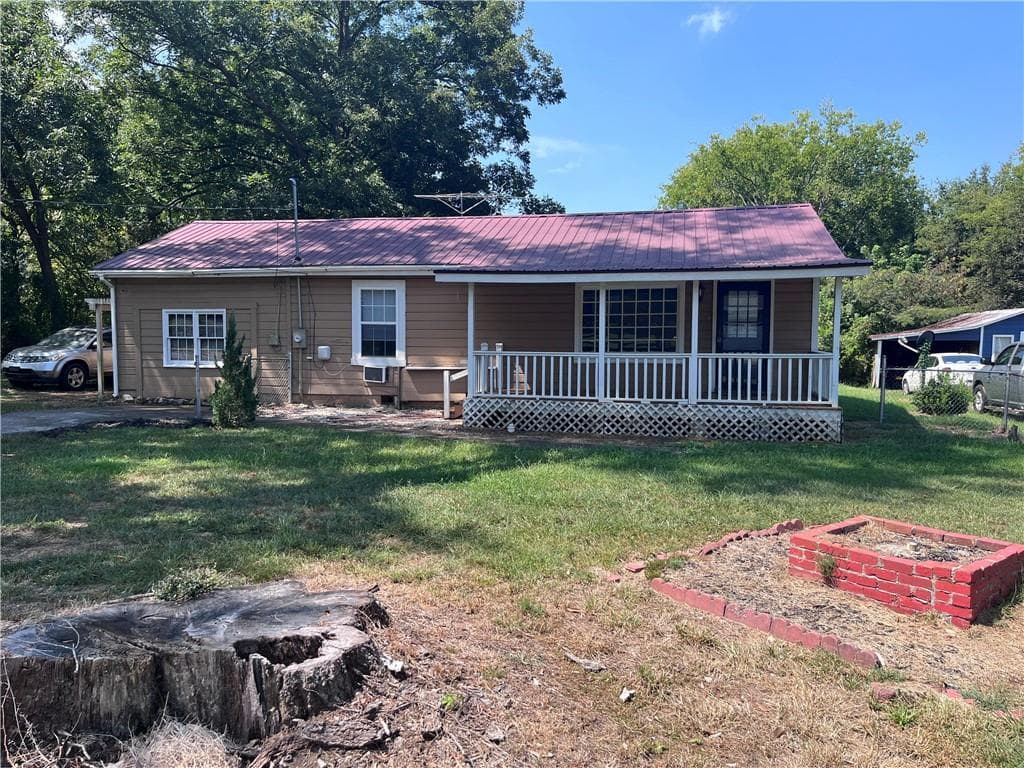 2 bedroom, 1 bathroom, 1,150 sq ft single family residence for sale at 207 N Main Street, Adairsville, GA 30103 — photo 3