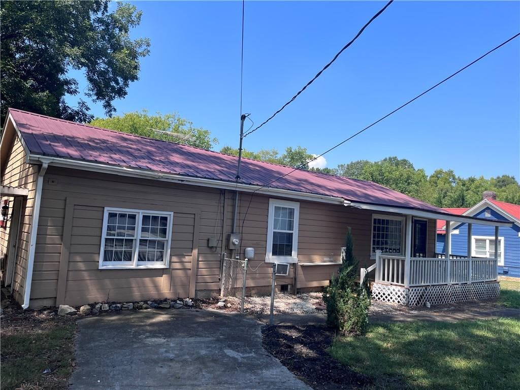 2 bedroom, 1 bathroom, 1,150 sq ft single family residence for sale at 207 N Main Street, Adairsville, GA 30103 — photo 4