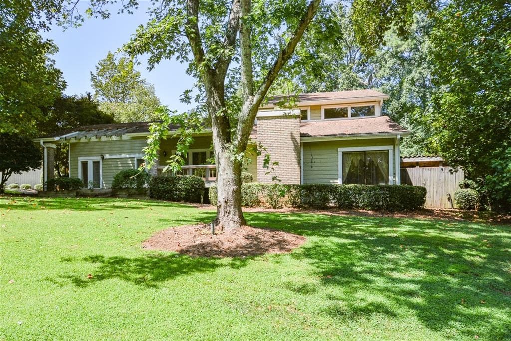 4 bedroom, 4 bathroom, 2,635 sq ft single family residence for sale at 6838 Springwood Drive, Douglasville, GA 30135 — photo 3