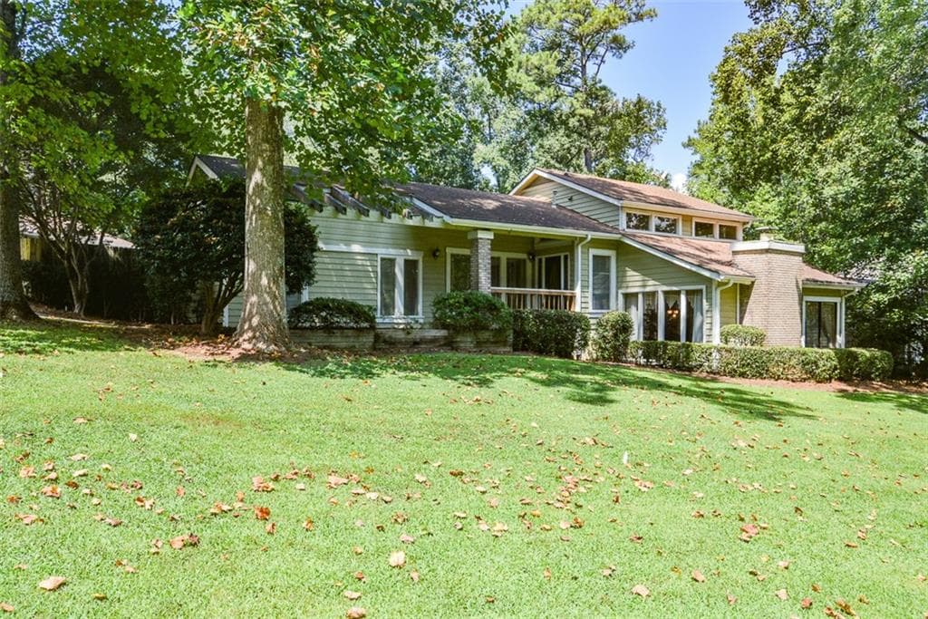 4 bedroom, 4 bathroom, 2,635 sq ft single family residence for sale at 6838 Springwood Drive, Douglasville, GA 30135 — photo 4