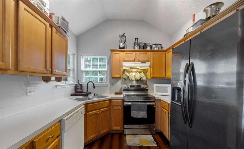 3 bedroom, 2 bathroom, 1,350 sq ft single family residence for sale at 227 Diamond Court, Carrollton, GA 30116 — photo 4