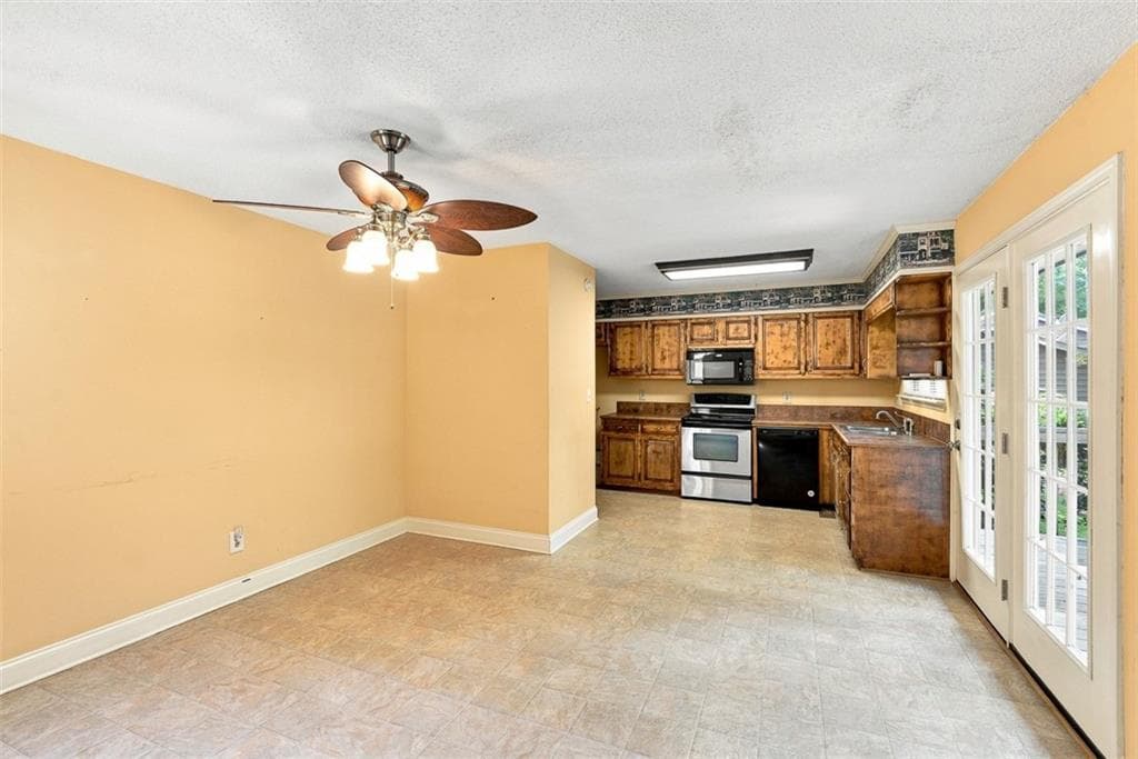 3 bedroom, 2 bathroom, 1,455 sq ft single family residence for sale at 6906 Springwood Drive, Douglasville, GA 30135 — photo 7