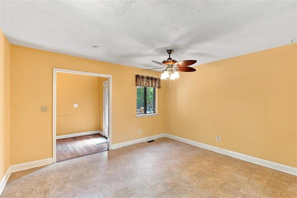3 bedroom, 2 bathroom, 1,455 sq ft single family residence for sale at 6906 Springwood Drive, Douglasville, GA 30135 — photo 8