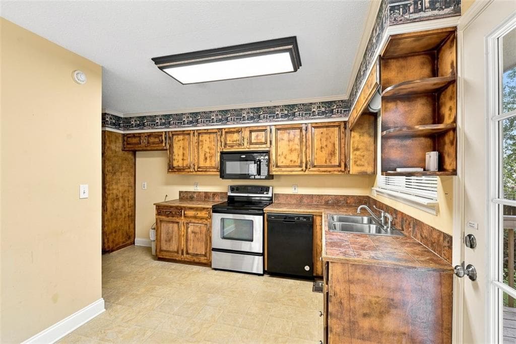 3 bedroom, 2 bathroom, 1,455 sq ft single family residence for sale at 6906 Springwood Drive, Douglasville, GA 30135 — photo 9