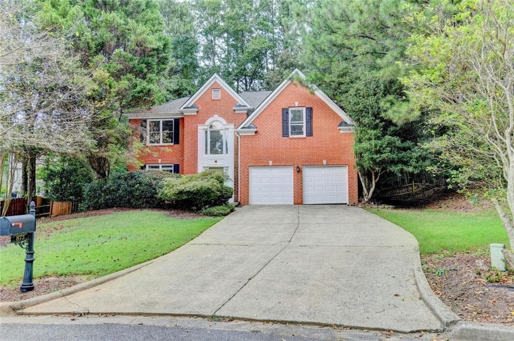 3 bedroom, 3 bathroom, 2,424 sq ft single family residence under contract at 873 Red Rock Court, Suwanee, GA 30024 — photo 2